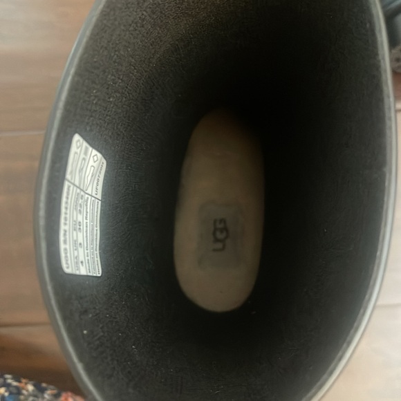 Kids ugg rainboots in size 4 - Picture 11 of 13